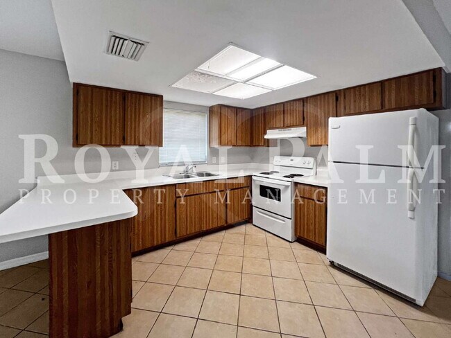 Building Photo - Cold Outside, Cozy Inside – Winter-Ready Fort Myers Renovated 3BR/2BA Duplex with a New HVAC...Yu...