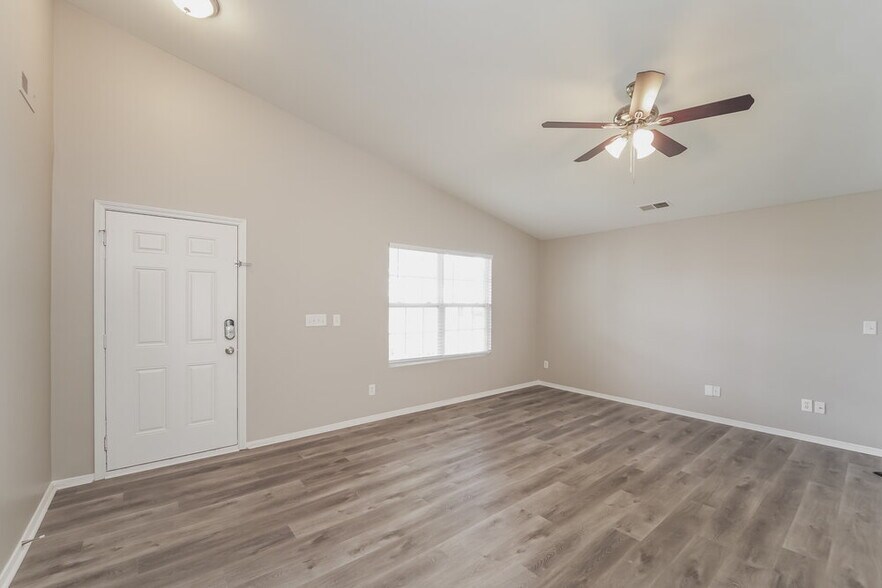 Building Photo - 5221 Valcourt Rd