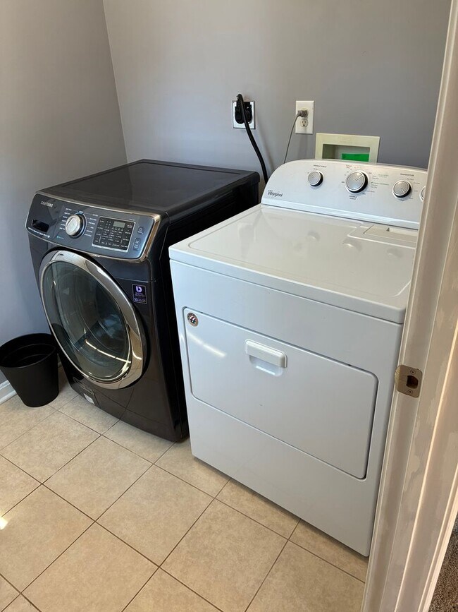 Building Photo - **ELIZABETHTOWN INDEPENDENT SCHOOL DISTRICT**