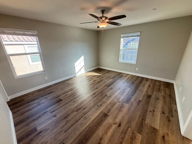 Building Photo - Stunning 3Bed/2Bath/2Car Townhome located in the N. Las Vegas/Tule Springs area!