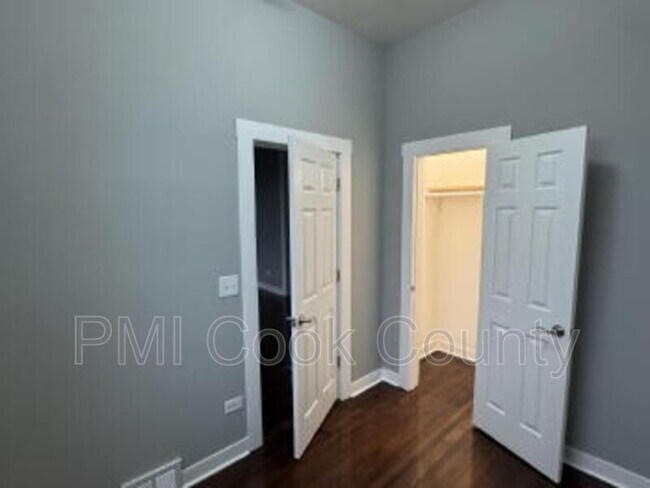 Building Photo - 1950 S Trumbull Ave