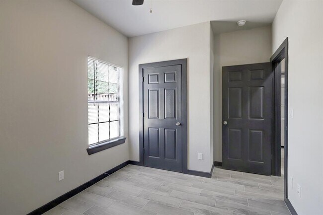 Building Photo - 5626 Kittridge St