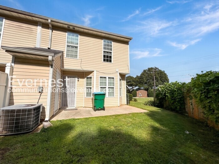 Building Photo - 217 Meadowlark Pl