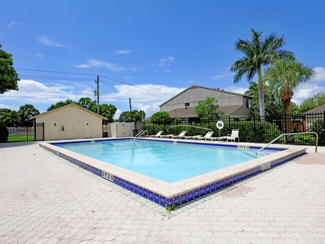 Building Photo - 5219 Cedarbend Dr