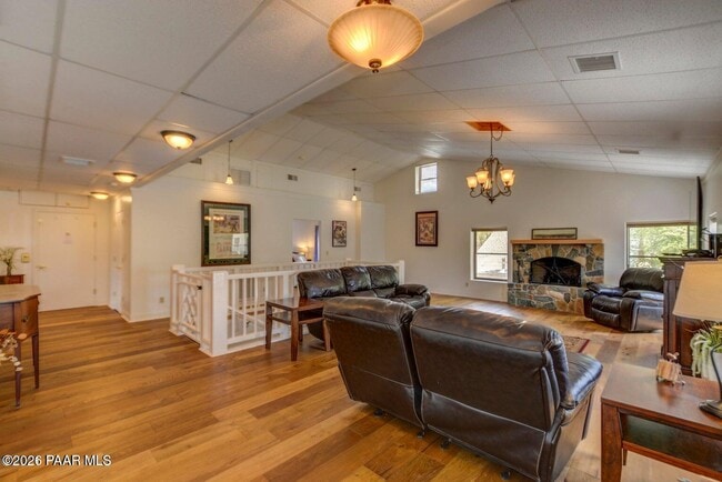 Building Photo - 502 Western Ave