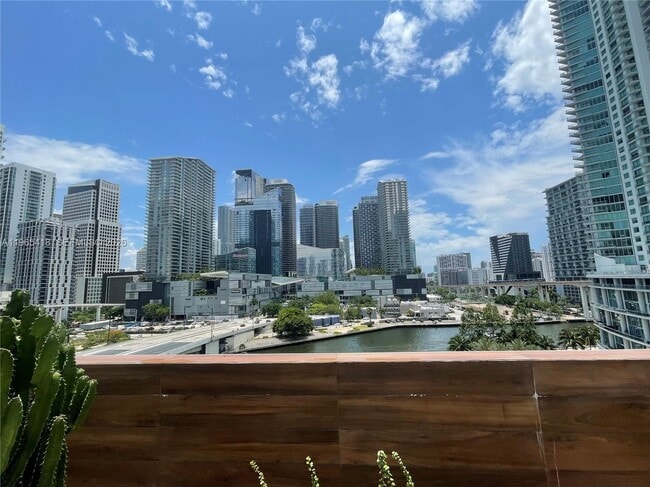 Building Photo - 350 S Miami Ave