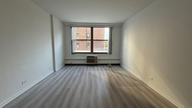 Building Photo - 3900 N Lake Shore Dr