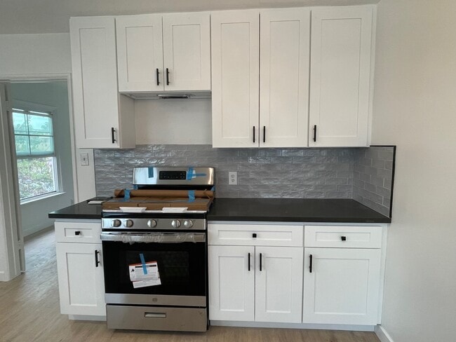 Building Photo - 5325 Whitsett Ave
