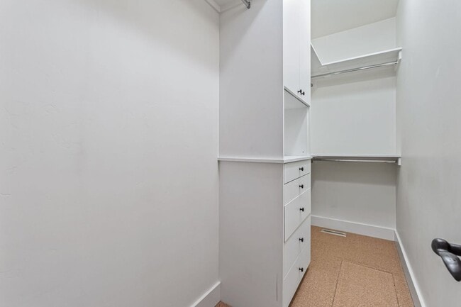 Building Photo - Luxury 3-Bedroom, 2.5-Bath Townhouse Retre...