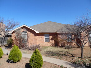 Building Photo - Beautiful Duplex in Whisperwood