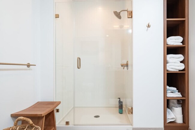 Building Photo - 212 Stuart St