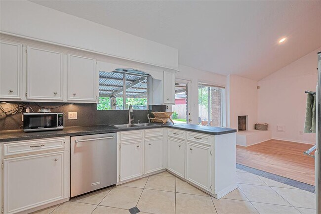 Building Photo - 8018 Zimmermann Dr