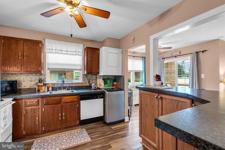 Building Photo - 27 Florence Tollgate Pl