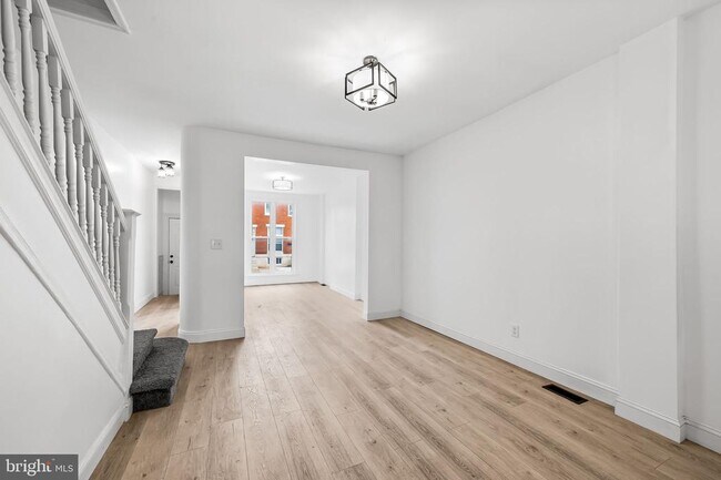 Building Photo - 1605 Darley Ave