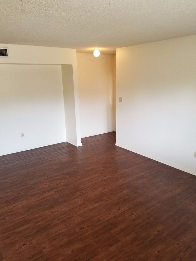 Building Photo - College Station -- 2/1.5 Townhome-Style Fourplex on TAMU Shuttle Route!