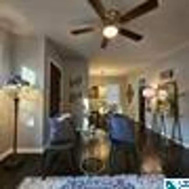 Building Photo - Charming 4 Bedroom, 1 Bathroom house
