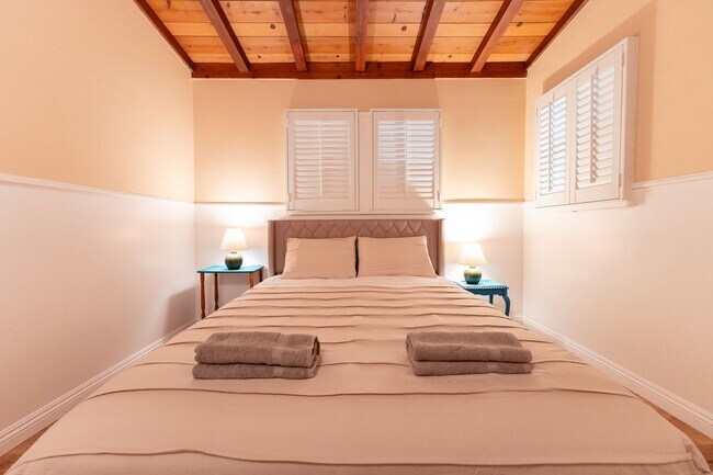 Building Photo - Peaceful Cottage Home w/ 3B2B