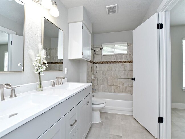 Building Photo - 1303 Green Terrace Dr