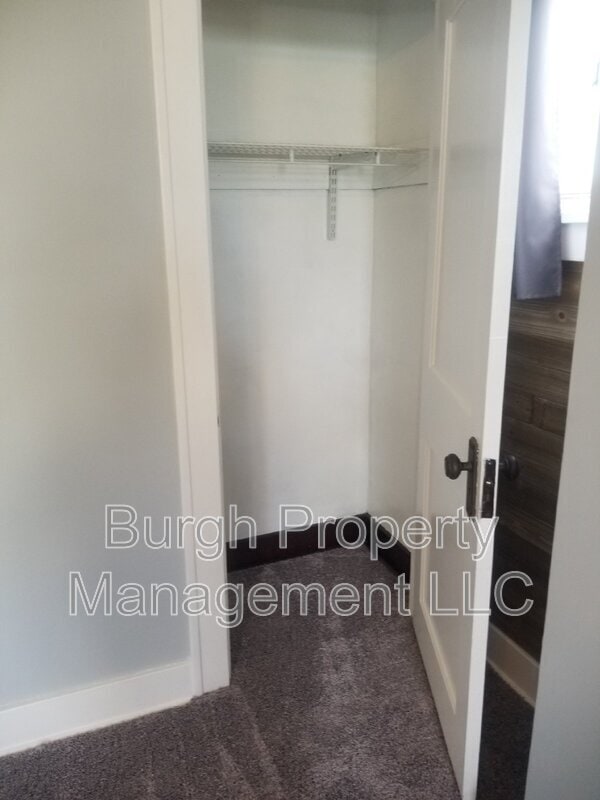 Building Photo - 944 Jackman Ave