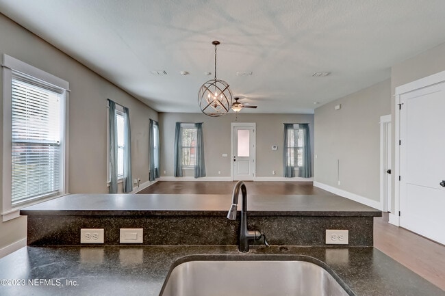 Building Photo - 1228 Willow Ct