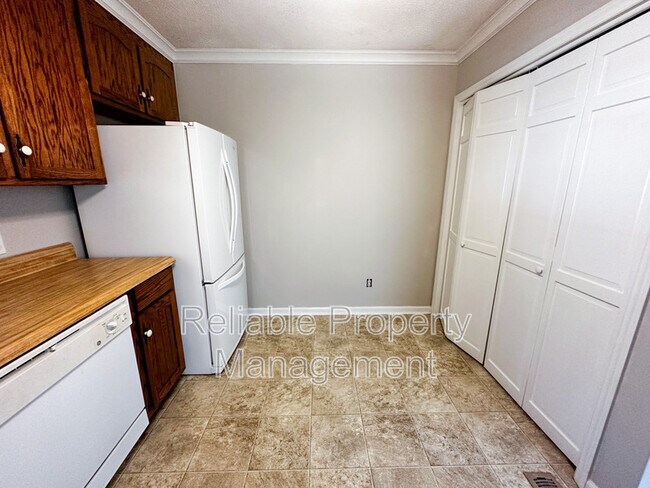 Building Photo - 61 S Sussex Dr