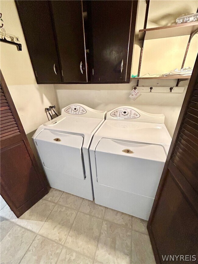 Building Photo - 40 Oakland Pl