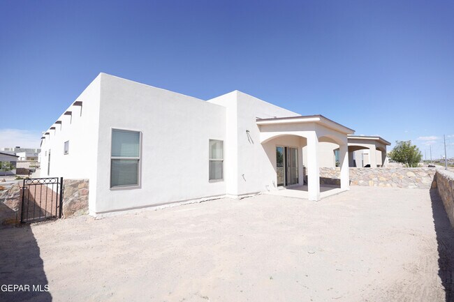 Building Photo - 13368 Emerald Glass Dr