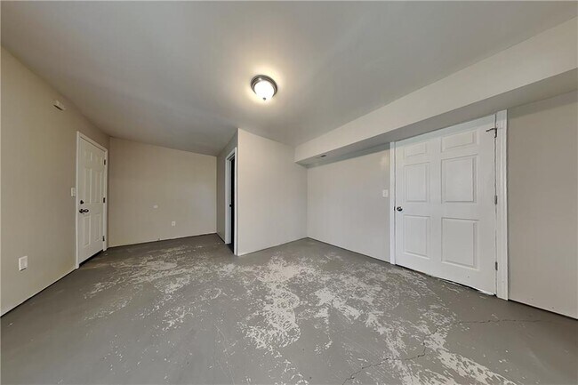 Building Photo - 405 Aristocrat Dr SW