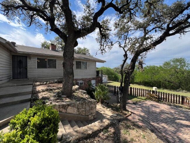 Building Photo - 10267 Mount Crosby Dr