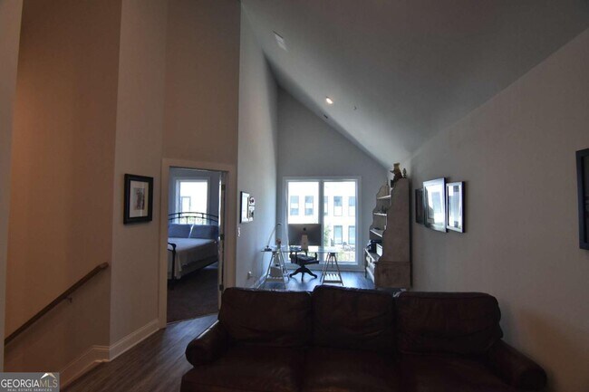 Building Photo - 137 Pearl St