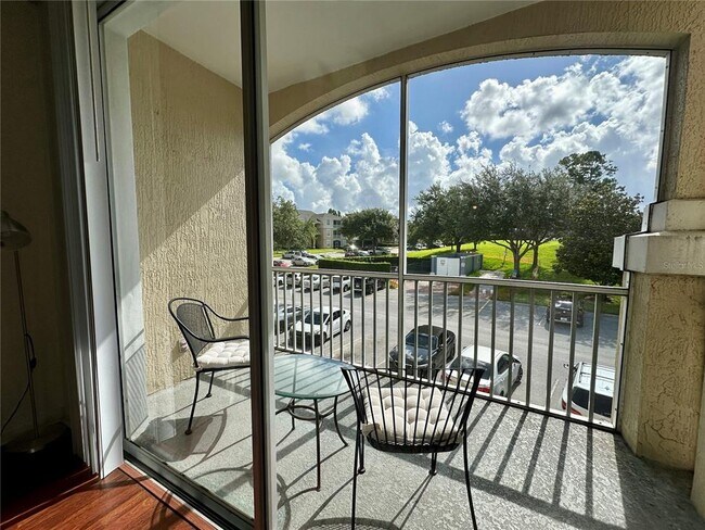 Building Photo - 2300 Silver Palm Dr