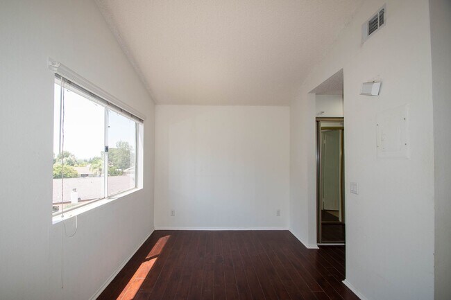 Interior Photo - 15520