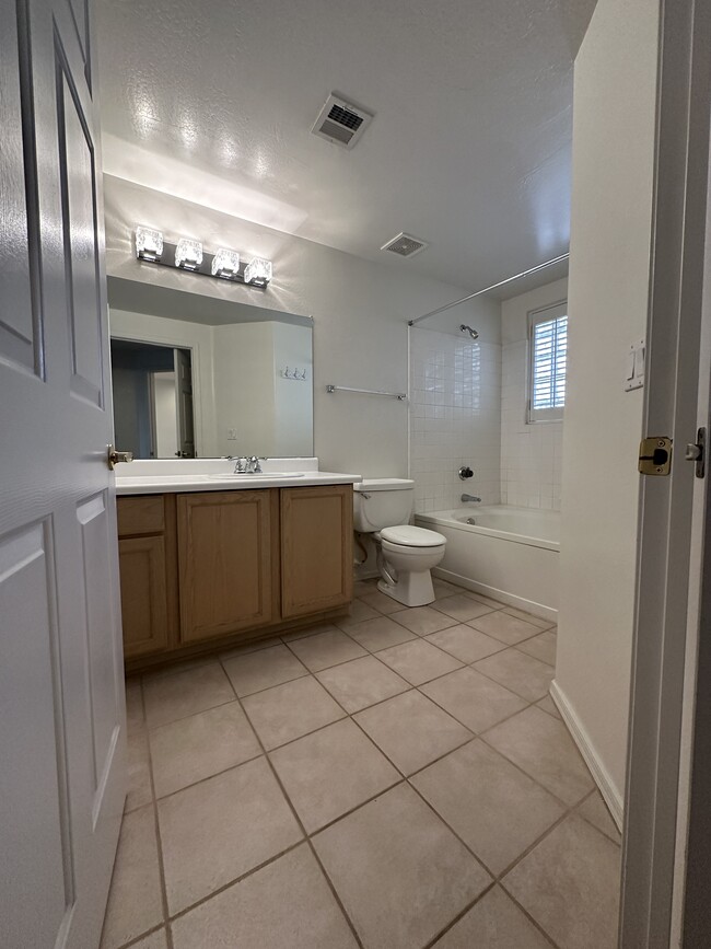 Master Bath - 10401 N 52nd St