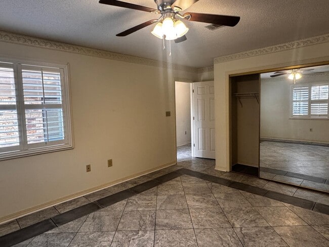 Building Photo - 806 Regatta Dr