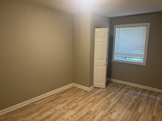 Building Photo - 3820 Byron Ave
