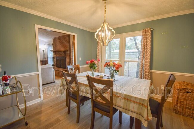 Building Photo - 1651 Greenock Ave