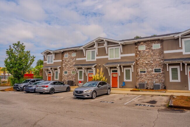 Building Photo - Leasing for FALL 2026! 3Bed/3Bath Townhouse walking distance to FSU! $800/room!