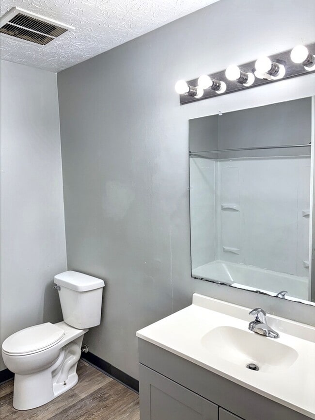 Building Photo - 5760 Ponderosa Dr