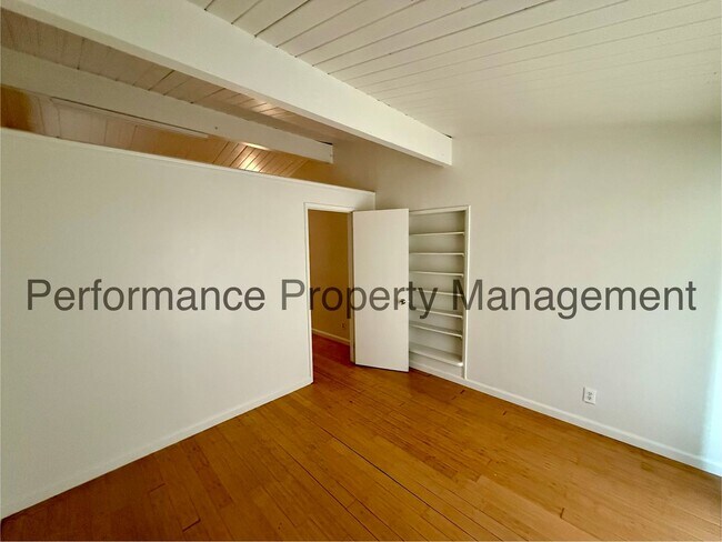 Building Photo - 2706 Pasadena St