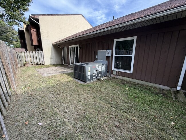 Building Photo - 1455 Longdale Dr