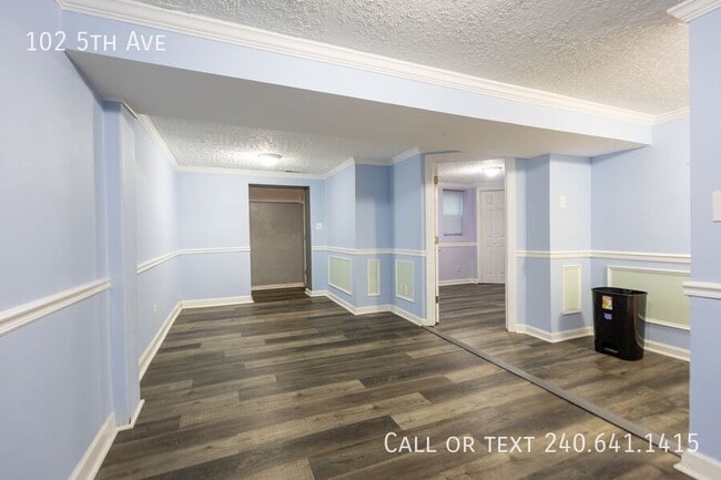 Building Photo - 102 5th Ave