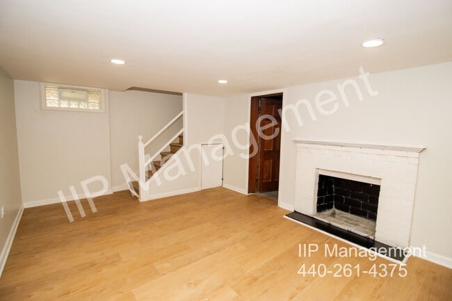 Building Photo - 3549 Grosvenor Rd