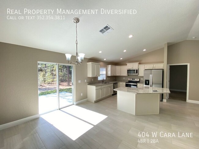 Building Photo - 404 W Cara Ln