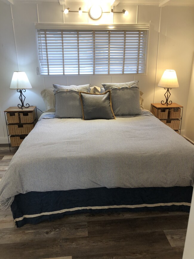 furnished bedroom, comparable unit - 25410 Malibu Rd