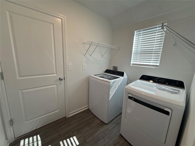 Building Photo - 3081 NE 38th St