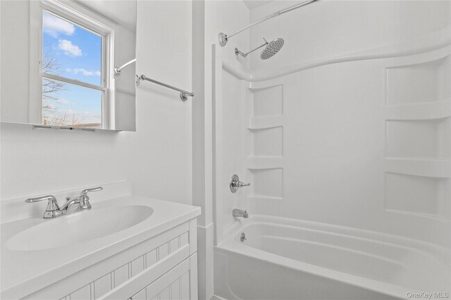 Building Photo - 10 S Eckar St