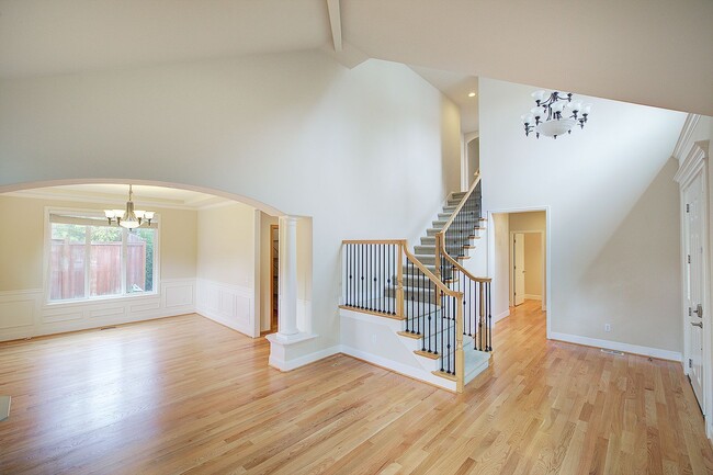 Building Photo - 4bd/2.5ba Lynnwood House