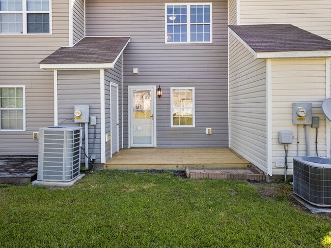 Building Photo - Welcome to Raymond's Landing!