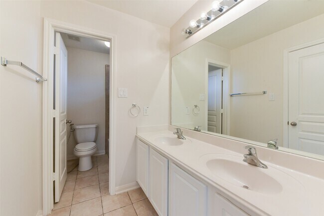 Building Photo - 18111 Blues Point Dr