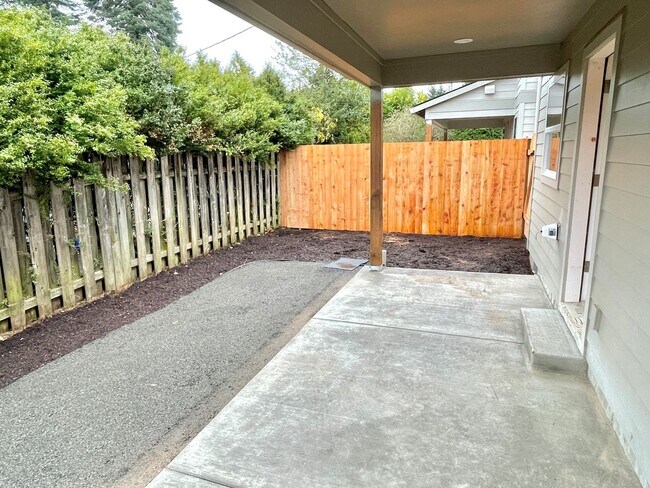 Building Photo - LASHJ02